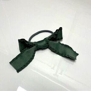 ♥️ FREE with any purchase 🙏🏽 green tone ruffle bow hair tie
